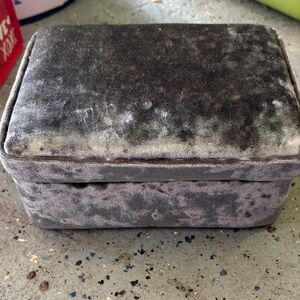 Velvet Jewelry Box in Gray